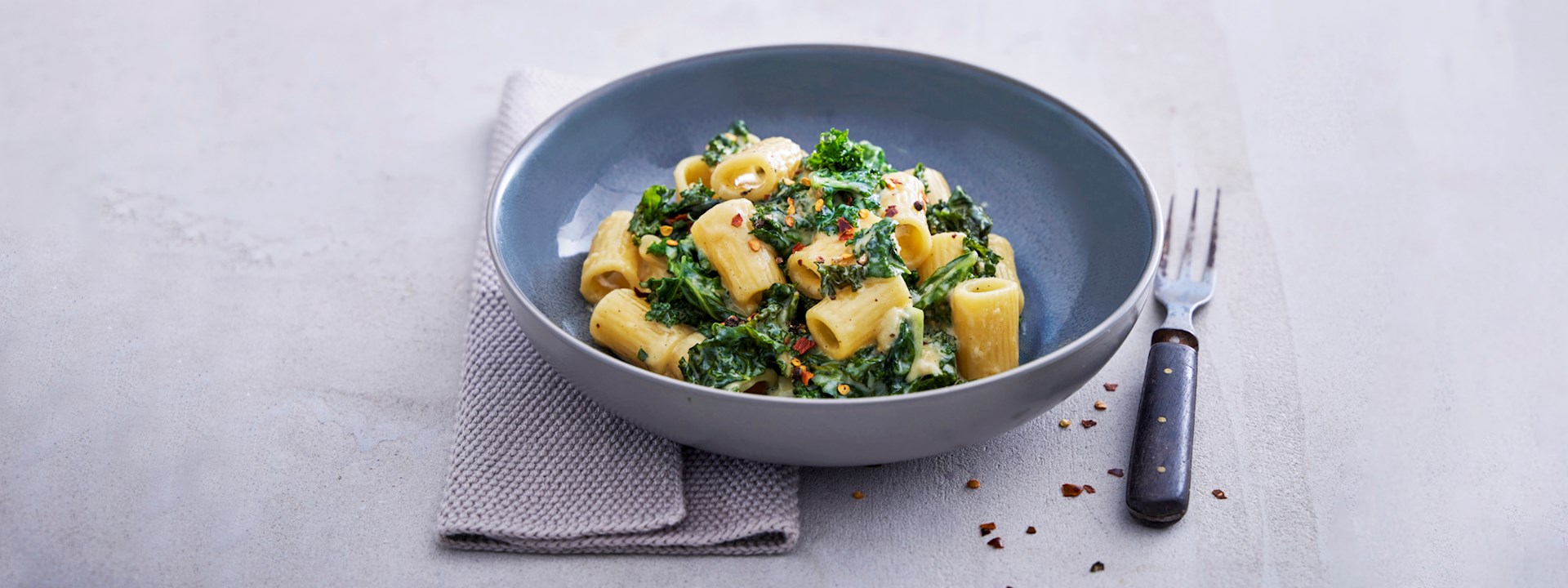 Pasta med grønkål, chili og parmesan