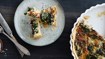Hjemmelavet tærte med champignon, bacon, spinat og ost. - thumbnail