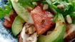 Salat med spicy kylling, avocado, grapefrugt og hasselnødder - thumbnail