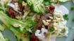 Benløse fugle med chorizo, kokosmælk, broccoli og nudler - thumbnail