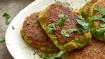 Hjemmelavede, pandestegte falafler med salat, pitabrød og hvidløgsdressing - thumbnail