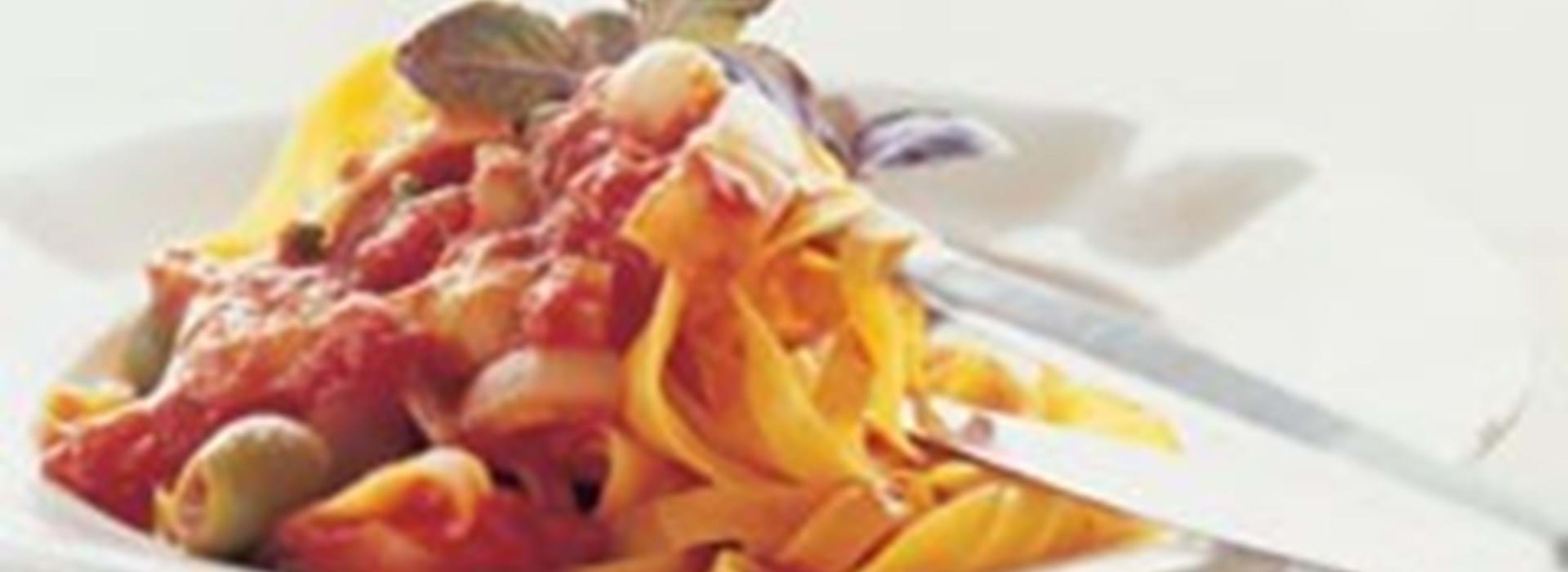 budbringer royalty Beroligende middel Pasta opskrift med oliven, tomat og løg - Se den her