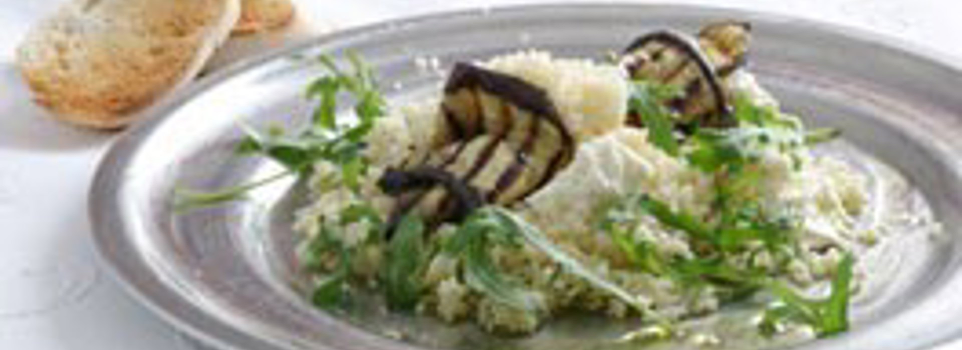 Couscous med aubergine og feta • Læs vorse opskrift her