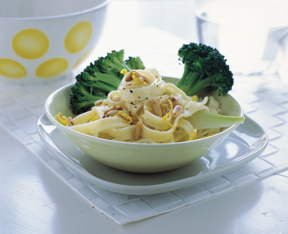 Cremet citronpasta med dampet broccoli