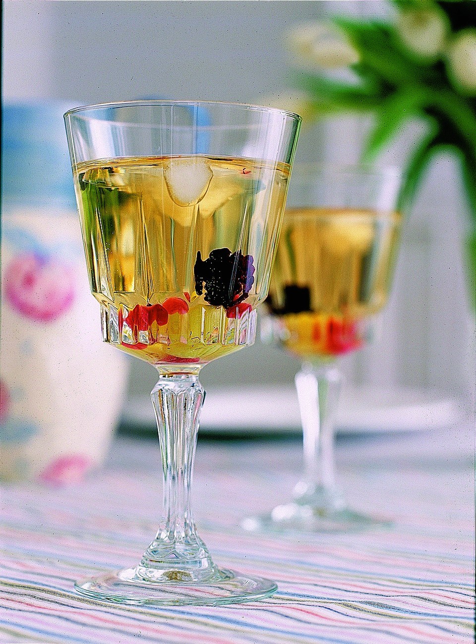 Få opskriften på Hvidvin med hyldeblomst