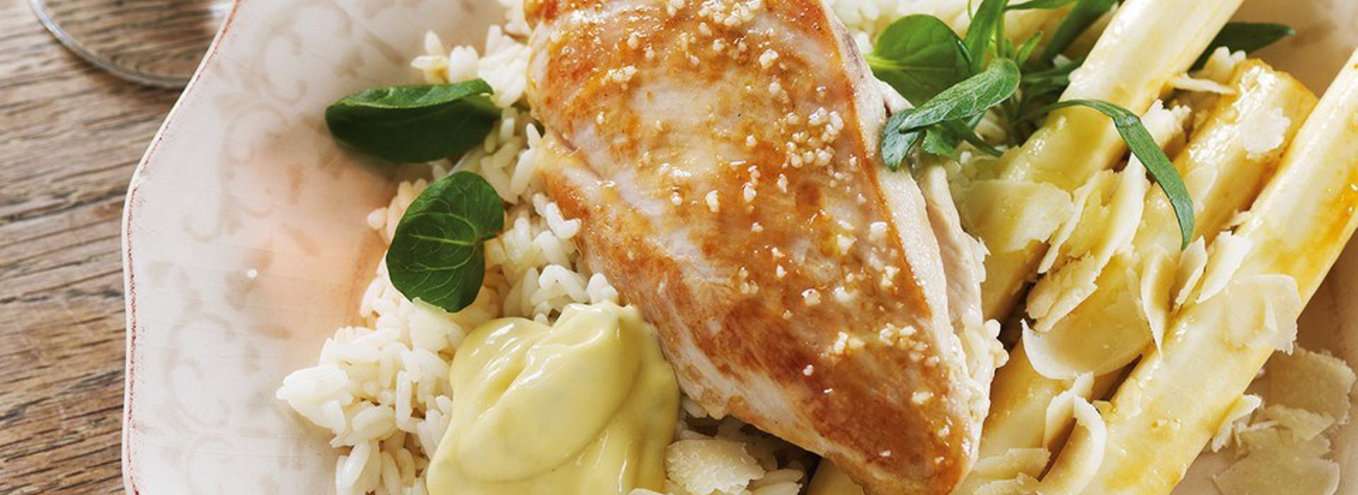 Kylling med asparges og parmesan Se opskriften her