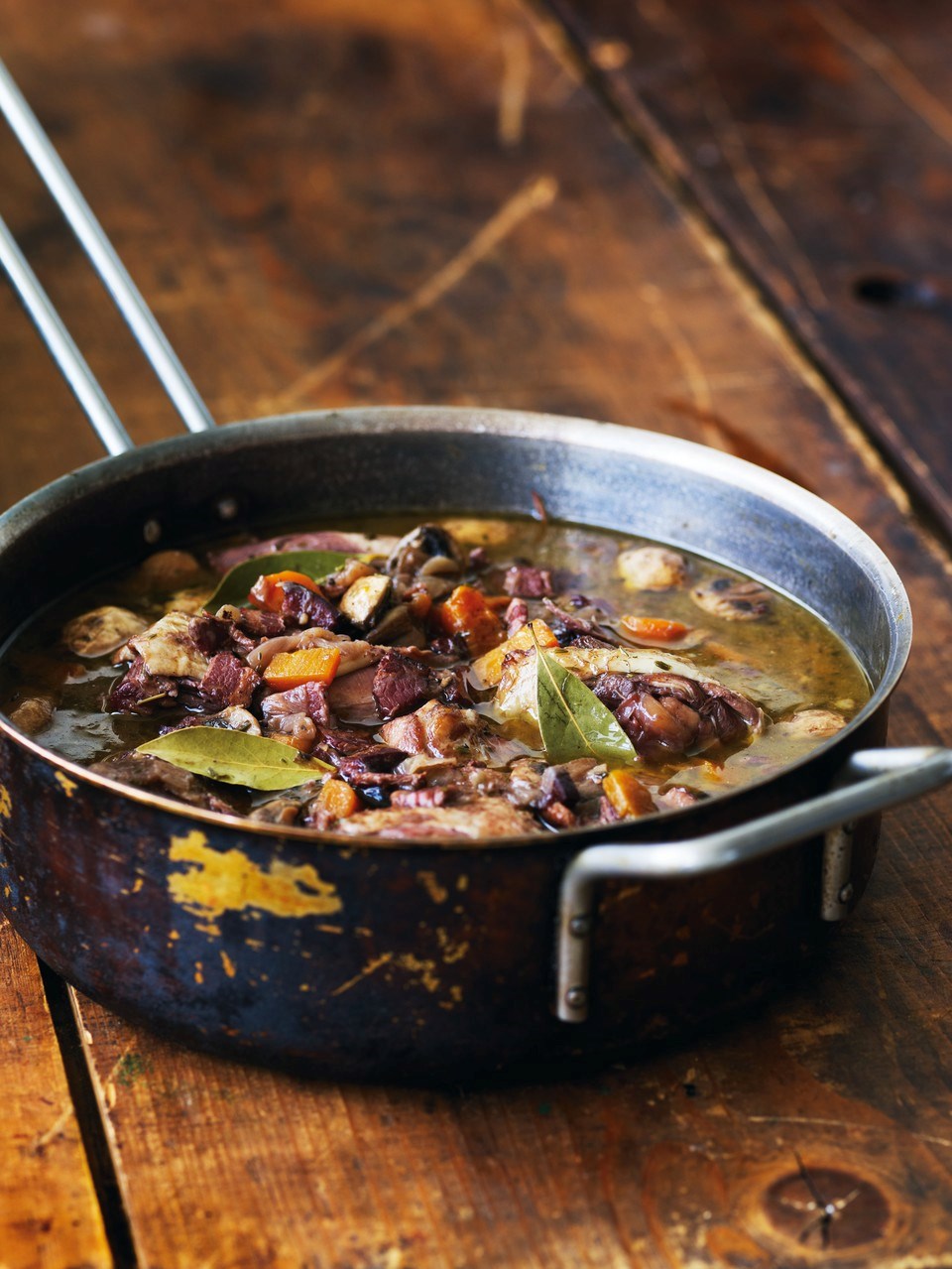 Coq au vin med frilands bacon