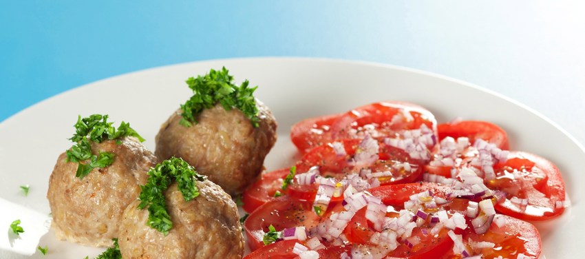 Bulgur frikadeller med tomatsalat