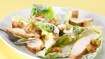 Cæsar salat – Cremet salat med kylling og ristede brødtern - thumbnail