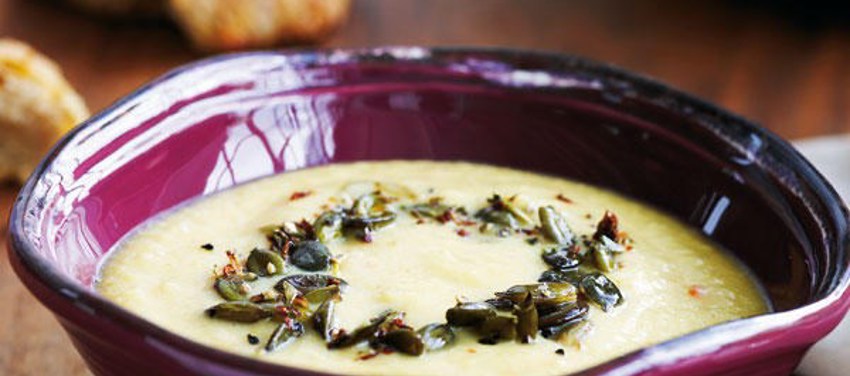 Jordskokkesuppe med friteret porre