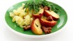 Grov kartoffelmos med bacon, æblestykker med timian og grønkålsdrys - thumbnail