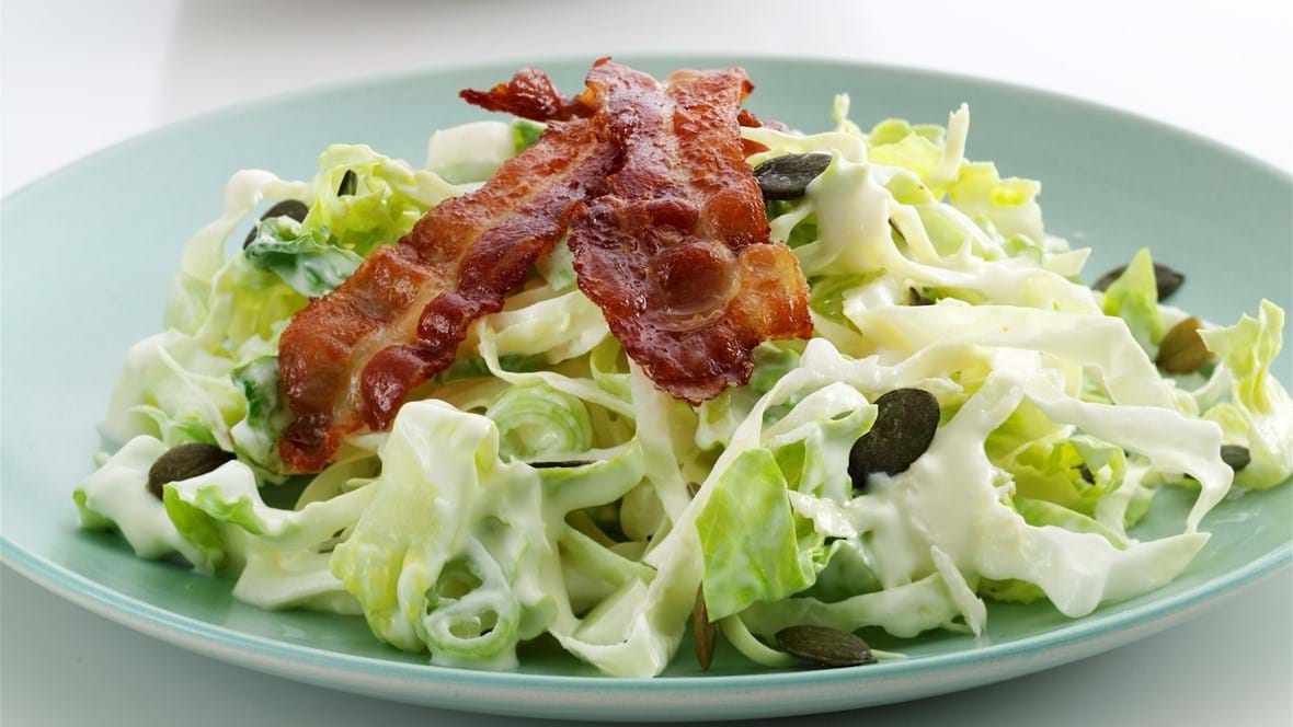 Spidskålsalat med bacon