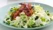 Coleslaw med spidskål, peberrod og bacon - thumbnail