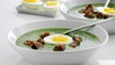 Grøn suppe med æg og ristet rugbrød - thumbnail