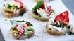 3 x crostini med jordbær og ost - thumbnail
