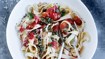 Pasta med tomatsauce krydret med jordbær og salvie - thumbnail