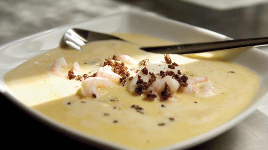 Rejesuppe med hellefisk
