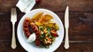 Pølser med grove fritter og urtemayonnaise - thumbnail