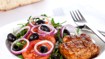 Grillet svinemørbrad med græsk salat - thumbnail
