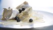 Kokosmarengs med flødeskum og lemoncurd - thumbnail