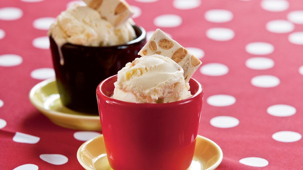 Is med turron, spansk blød nougat