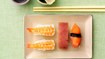 Nigiri sushi med laks, tun og tigerrejer - thumbnail