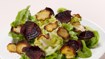 Grøn salat med rodchips - thumbnail