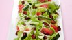 Grøn salat med rosa grape, agurk, fennikel og chilimandler - thumbnail