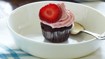 Bønnecupcake med jordbærskum - thumbnail