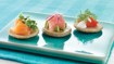 Blinis med stenbiderrogn, røget laks og caviar - thumbnail