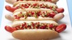 Hot dogs med løg, agurk og rød peber - thumbnail