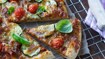 Pizza med skinke og tomater - thumbnail