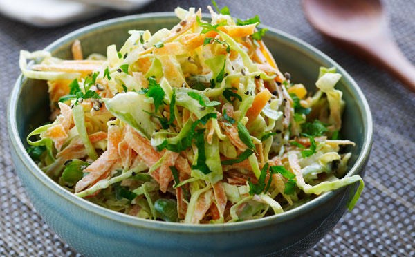 Coleslaw med spidskål 
