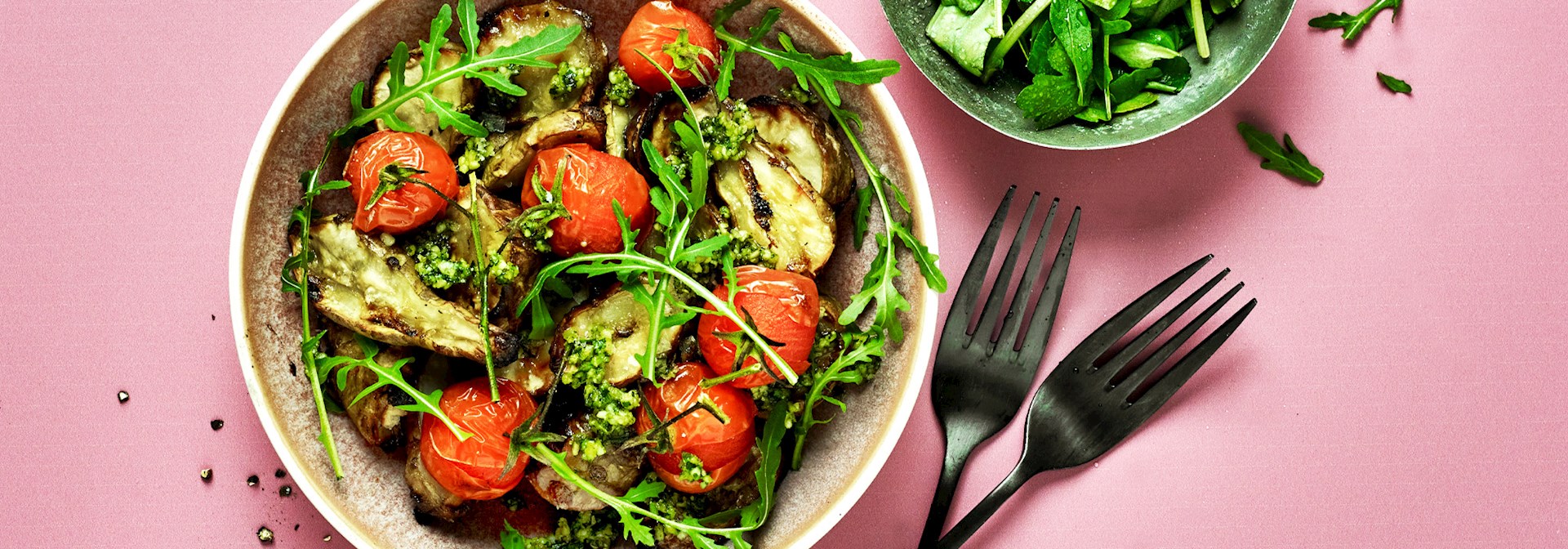 Ovnbagte jordskokker med pesto