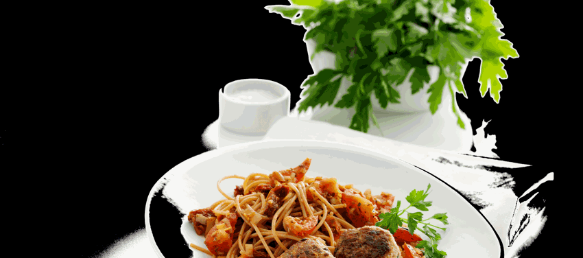 Pasta i frisk tomatsauce med frikadeller