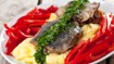 Kippers med røræg, purløgsolie og rød peberfrugt - thumbnail