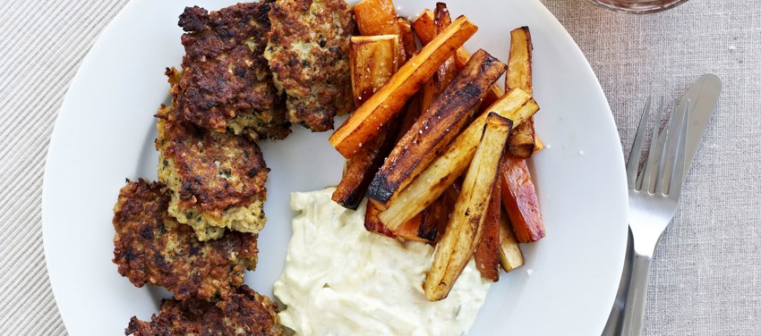 Grove grøntsagsfritter med fiskefrikadeller
