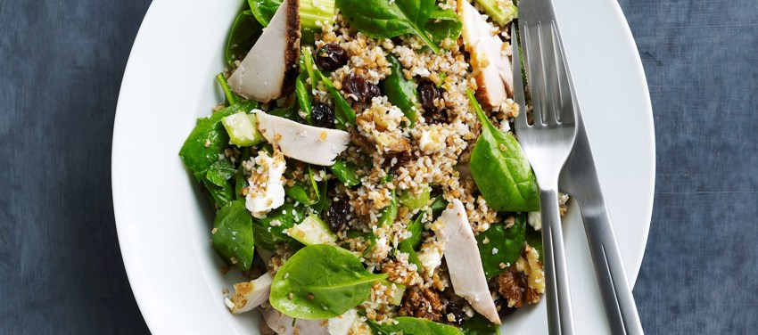 Spinatsalat med bulgur og svin