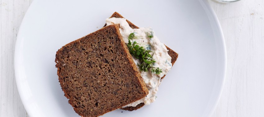 Rugbrødssandwich med torskerognssalat