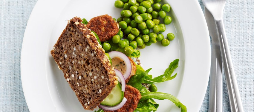Rugbrødssandwich med fiskefrikadelle