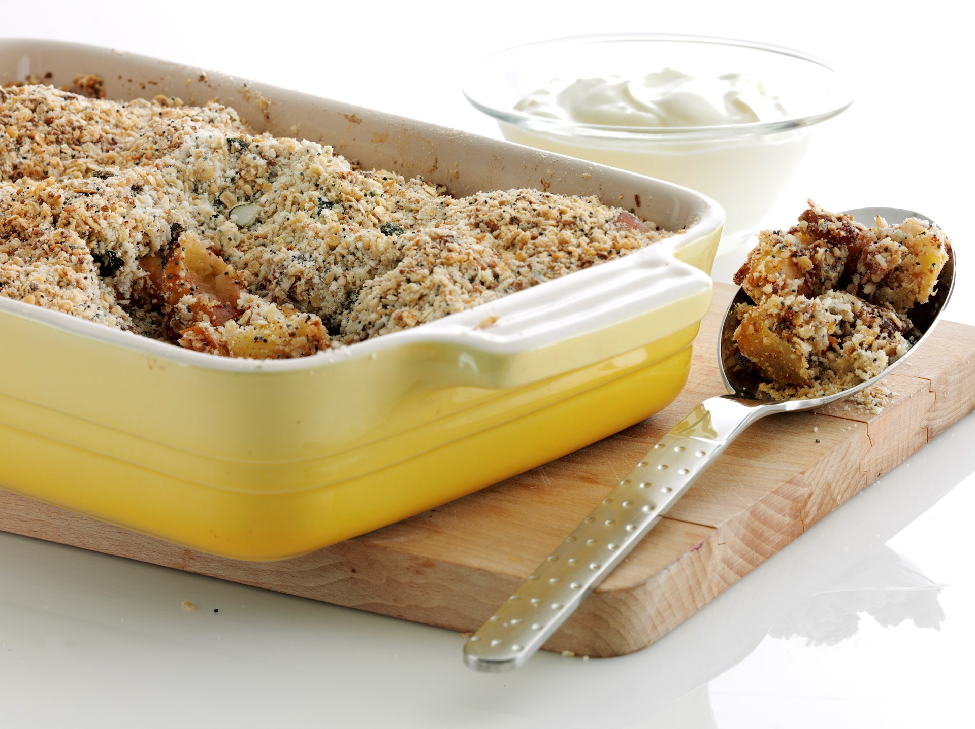 Æble-smuldrekage med mysli