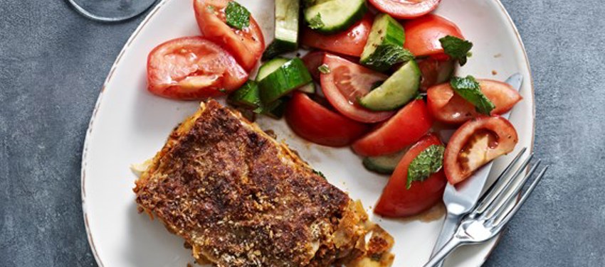 Fuldkornslasagne. Hertil tomatsalat