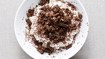 Hytteost og yoghurt med melon, reven rugbrød og mørk chokolade - thumbnail