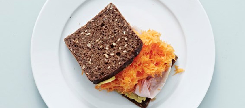 Rugbrødsmad med hummus, barn