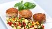 Kyllingefrikadeller med ingefær og peberfrugtrelish - thumbnail