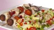 Kyllingespyd med svampe og tomater og bulgursalat - thumbnail