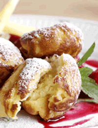 Lækre æbleskiver med råsyltede hindbær