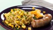 Medisterpølse med kålsauté med majs og persille - thumbnail