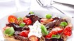 Oksekød med bagte tomater, pasta, basilikum og hytteost - thumbnail