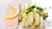 Pocheret laks med hvide asparges og hollandaise sauce - thumbnail